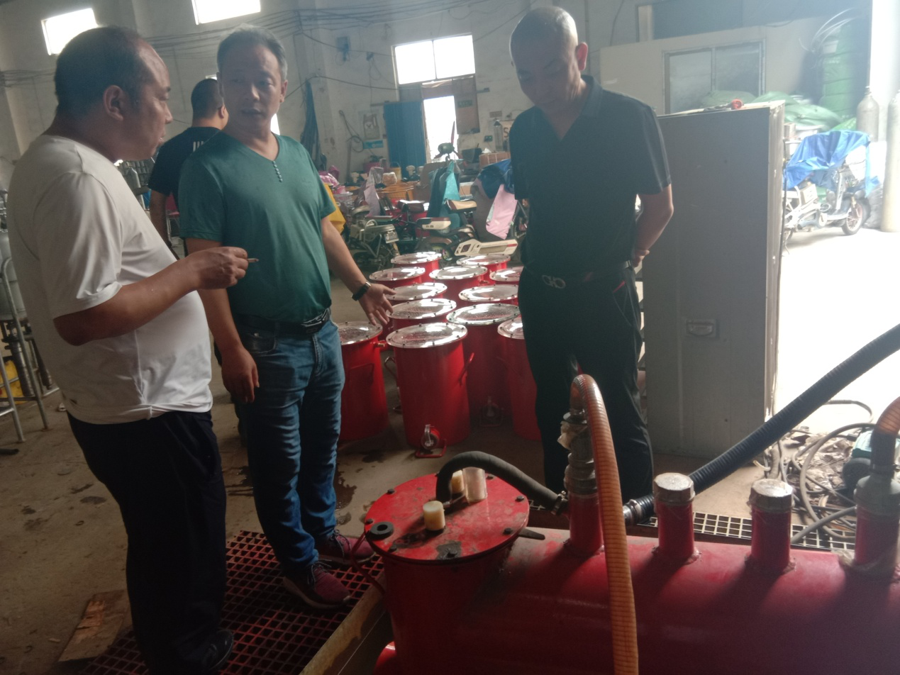 錦坤機(jī)電到志林科工考察簽約 (1)