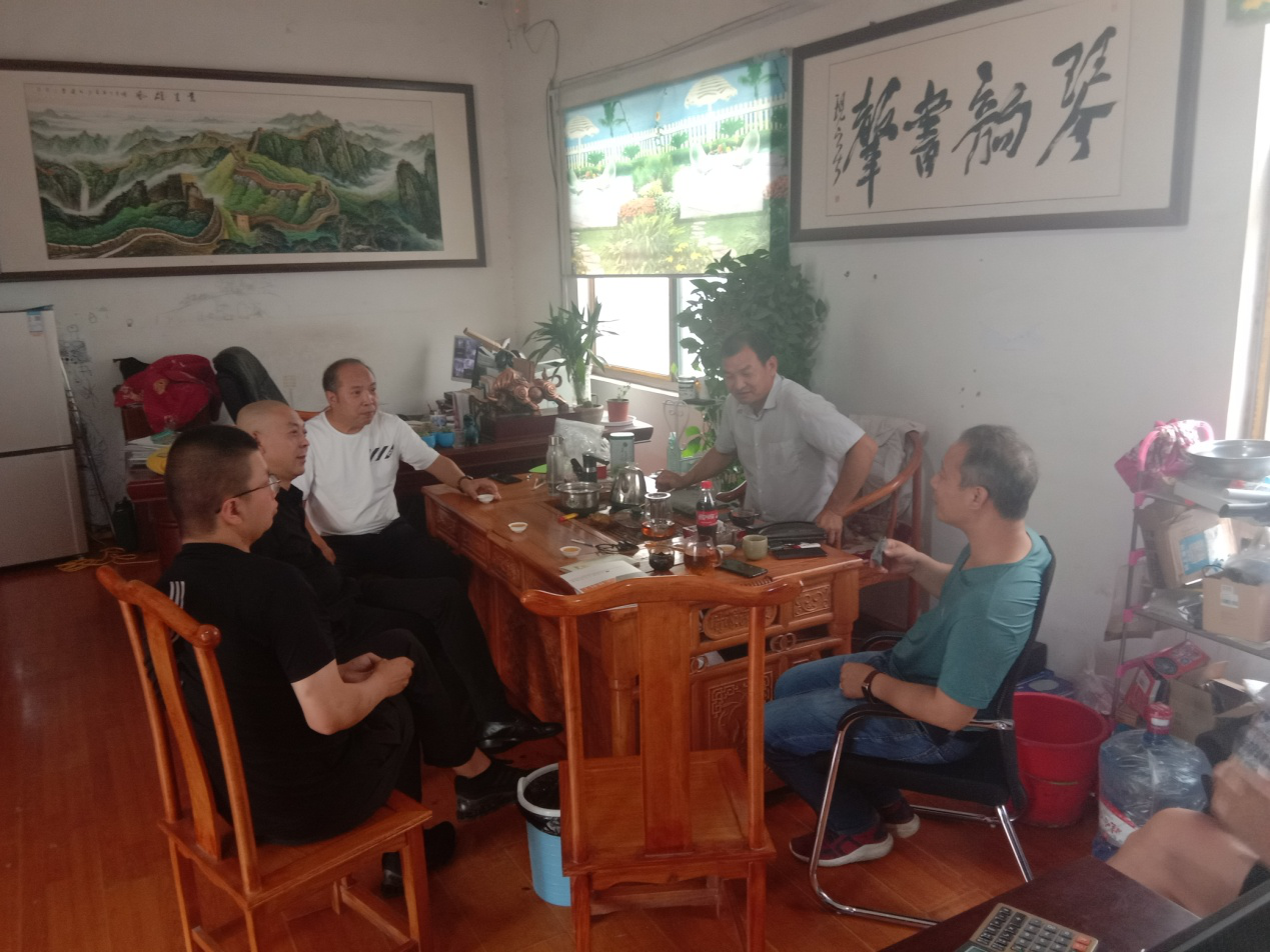 錦坤機(jī)電到志林科工考察簽約 (2)